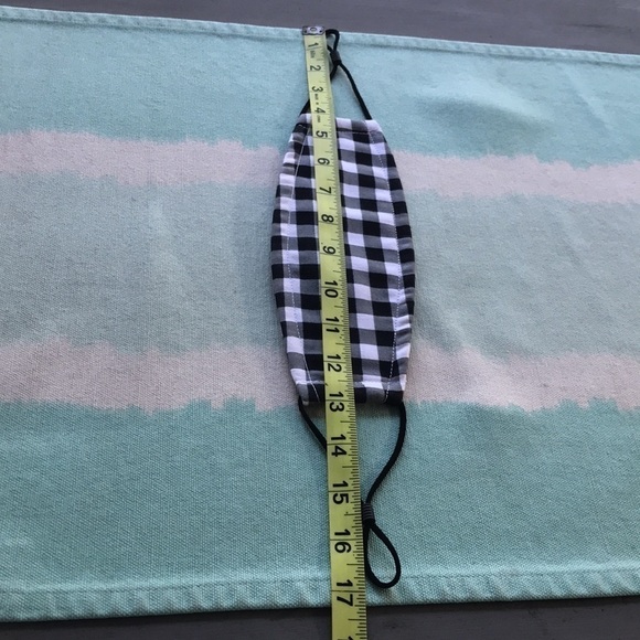 Lot of 4 Christmas Shoppe Holiday Print Cloth Face Masks Adjustable - Picture 12 of 13